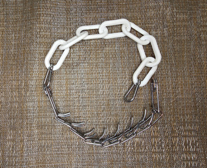Collar with prong chain