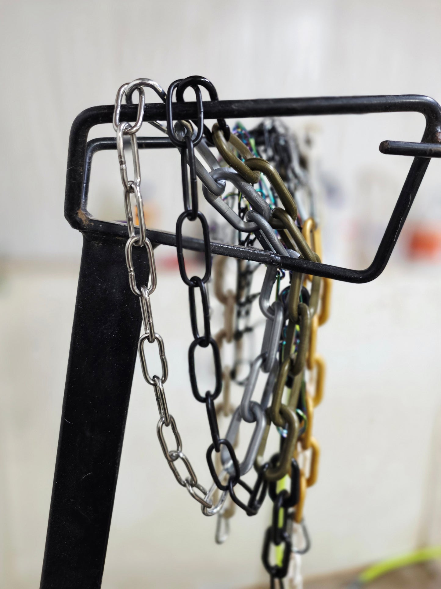 Collar with standard link chain