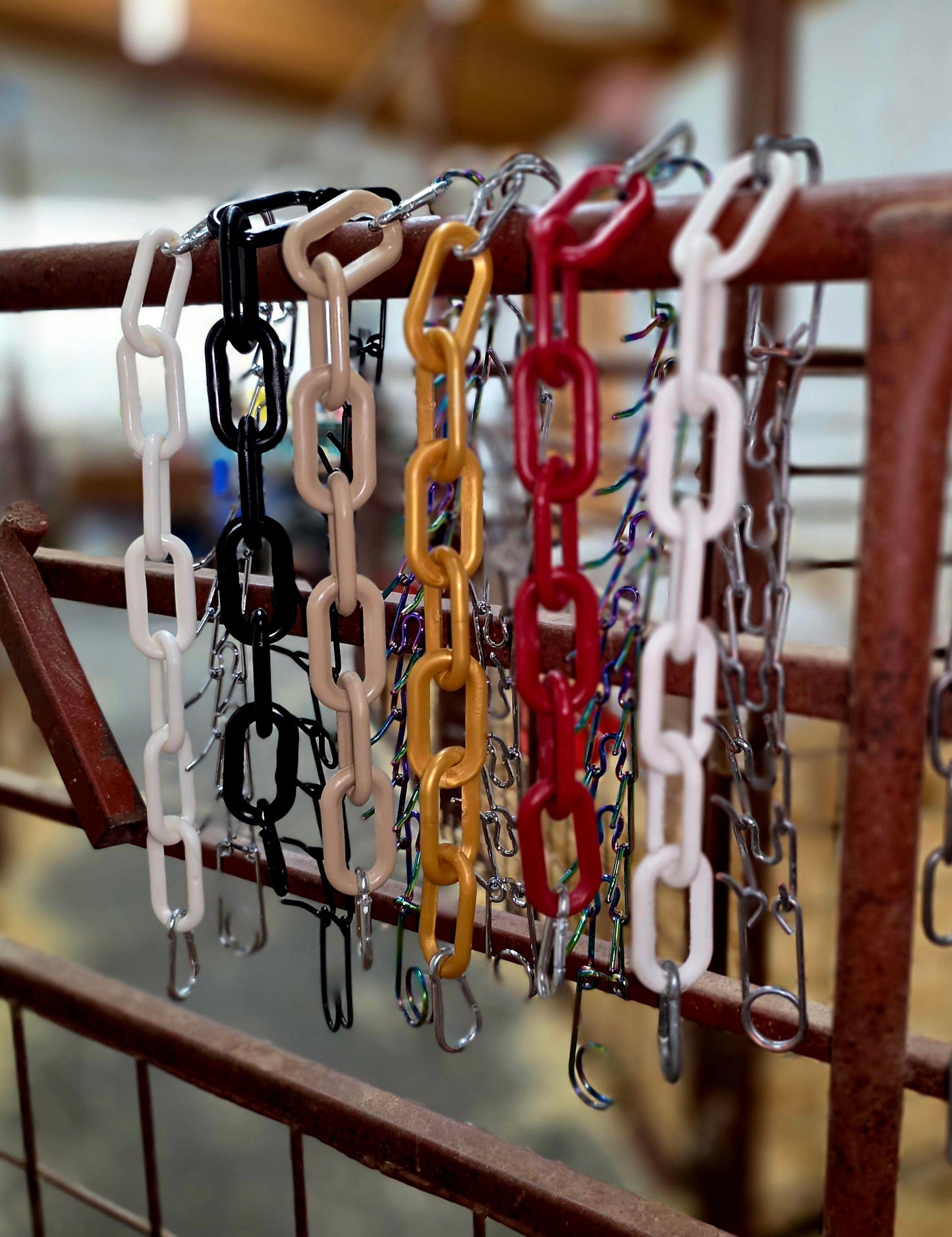 Collar with prong chain